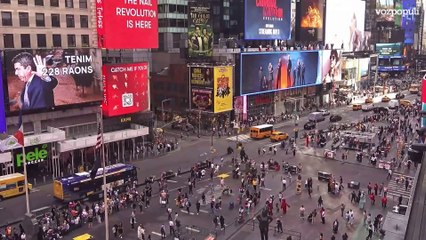 Compromís le dedica una pantalla en Times Square a Mazón