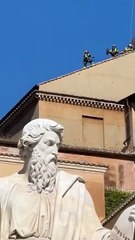 ¡Sorprendente! Instalan la nueva chimenea del Vaticano 🕊️