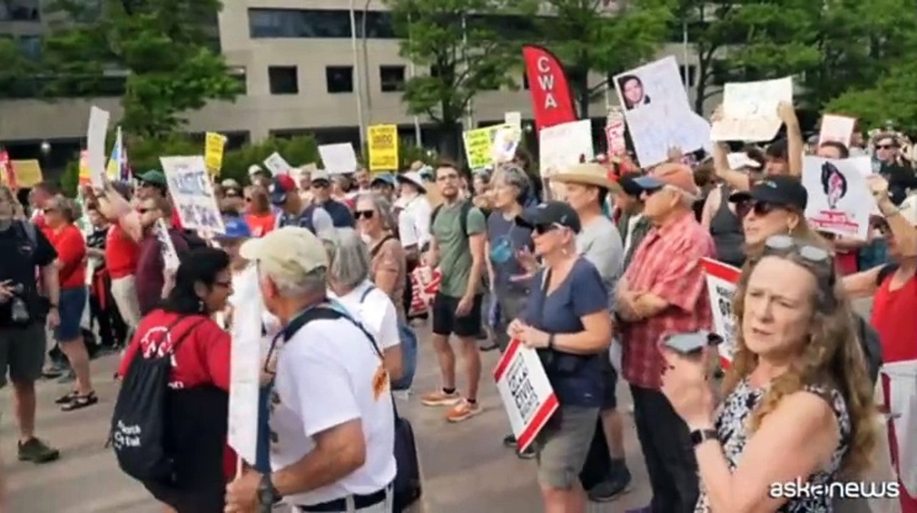 A Washington migliaia di manifestanti contro la politica di Trump