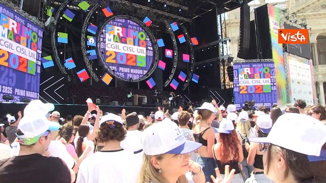 Grandioso, ci stiamo divertendo , le voci dei ragazzi al Concertone del Primo Maggio a Roma