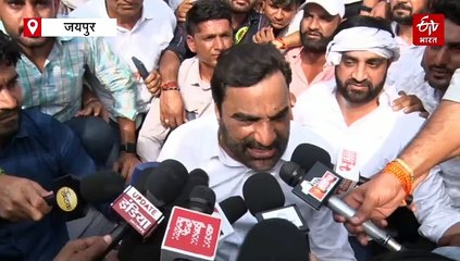 एसआई भर्ती रद्द करने की मांग को लेकर धरना दे रहे हनुमान बेनीवाल को पुलिस ने लिया हिरासत में