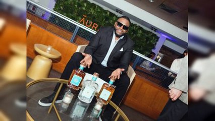 David Ortiz lanza Ron Ozama