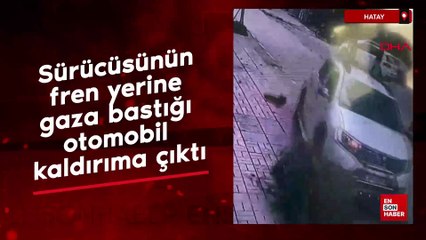 Hatay'da sürücüsünün fren yerine gaza bastığı otomobil kaldırıma çıktı