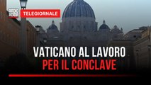 I lavori per sistemare il comignolo sulla Sistina