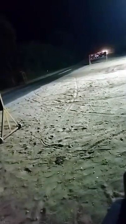 शाम का अंधेरा फ़ैलते ही सडक़ो पर दौडऩे लगती है बजरी लदी गाडिय़ां