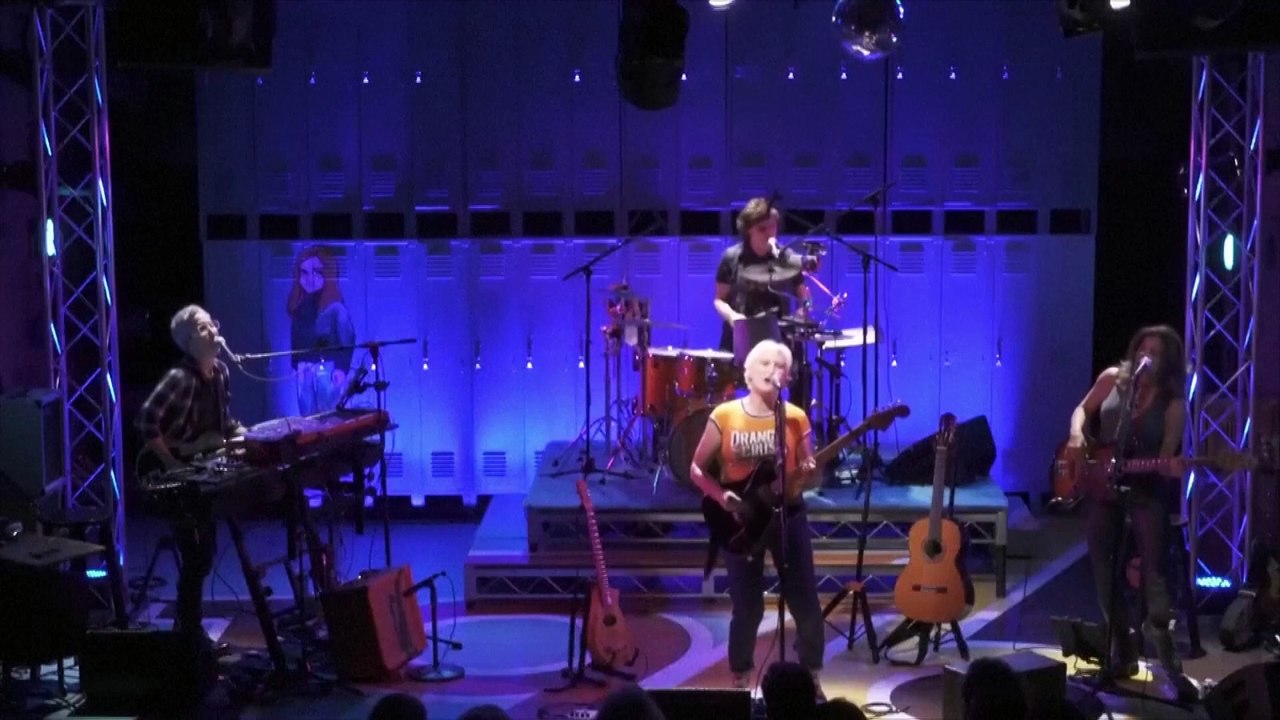 Jill Sobule, the singer-songwriter known for 'I Kissed a Girl,' has died in a fire