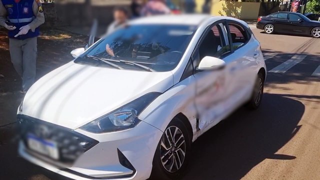 Passageiros de carro de aplicativo são socorridos pelo Siate após acidente no Santa Cruz