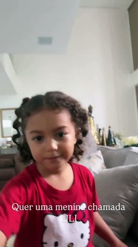 Filha de Lore Improta e Léo Santana anuncia “gravidez” da mãe em vídeo fofo e pede irmã: “Quero uma menininha”