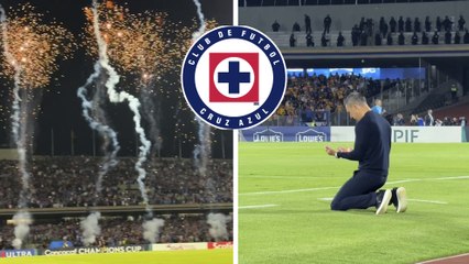 Vicente Sánchez celebra la anotación de Ángel Sepúlveda que le dio el pase a Cruz Azul ante Tigres en la CONCACAF Champions Cup