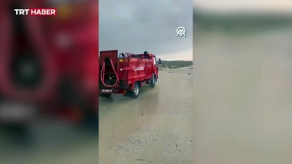 Ankara'da itfaiye aracı sele işte böyle kapıldı
