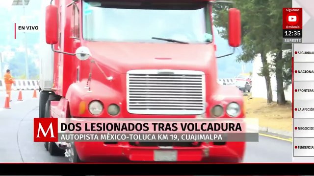 Vuelca tractocamión en la autopista México-Toluca en Cuajimalpa; hay dos lesionados