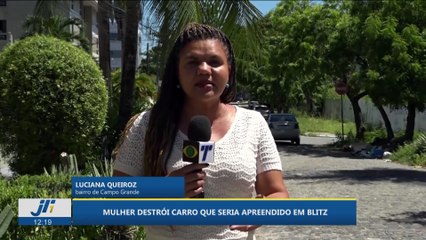 Mulher destrói carro que seria apreendido em Blitz