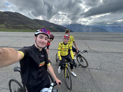 Un jeune cycliste amateur tombe sur Vingegaard en pleine sortie vélo dans les Pyrénées