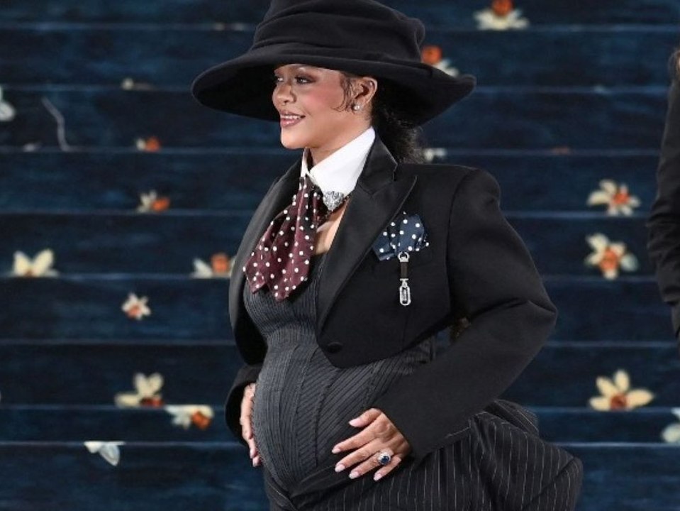 Baby-Überraschung! Rihanna zeigt Babybauch bei der Met Gala