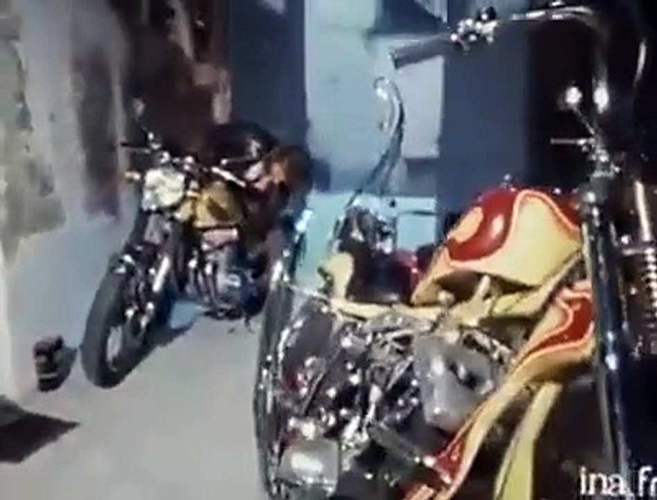 Johnny Hallyday à Moto dans Paris – Reportage Exclusif (16 Novembre 1971 – 24 Heures sur la Deux)