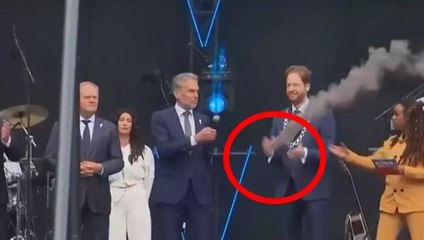 Hollanda ve Polonya Başbakanları kürsüdeyken sis bombası attılar