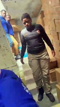 Migración detiene 20 indocumentados en tienda de la Duarte