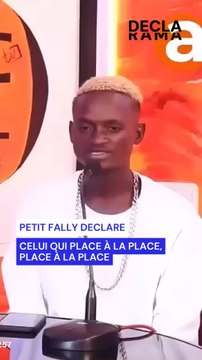 DéclaFlash Humour : Que pensez-vous de la déclaration Flash de Petit Fally, l’artiste chanteur congolais le plus en vogue du moment ?« Celui qui place à la place, place à la place »