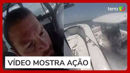 Policial se arrisca e pula em barco em movimento que ficou desgovernado após piloto cair no mar