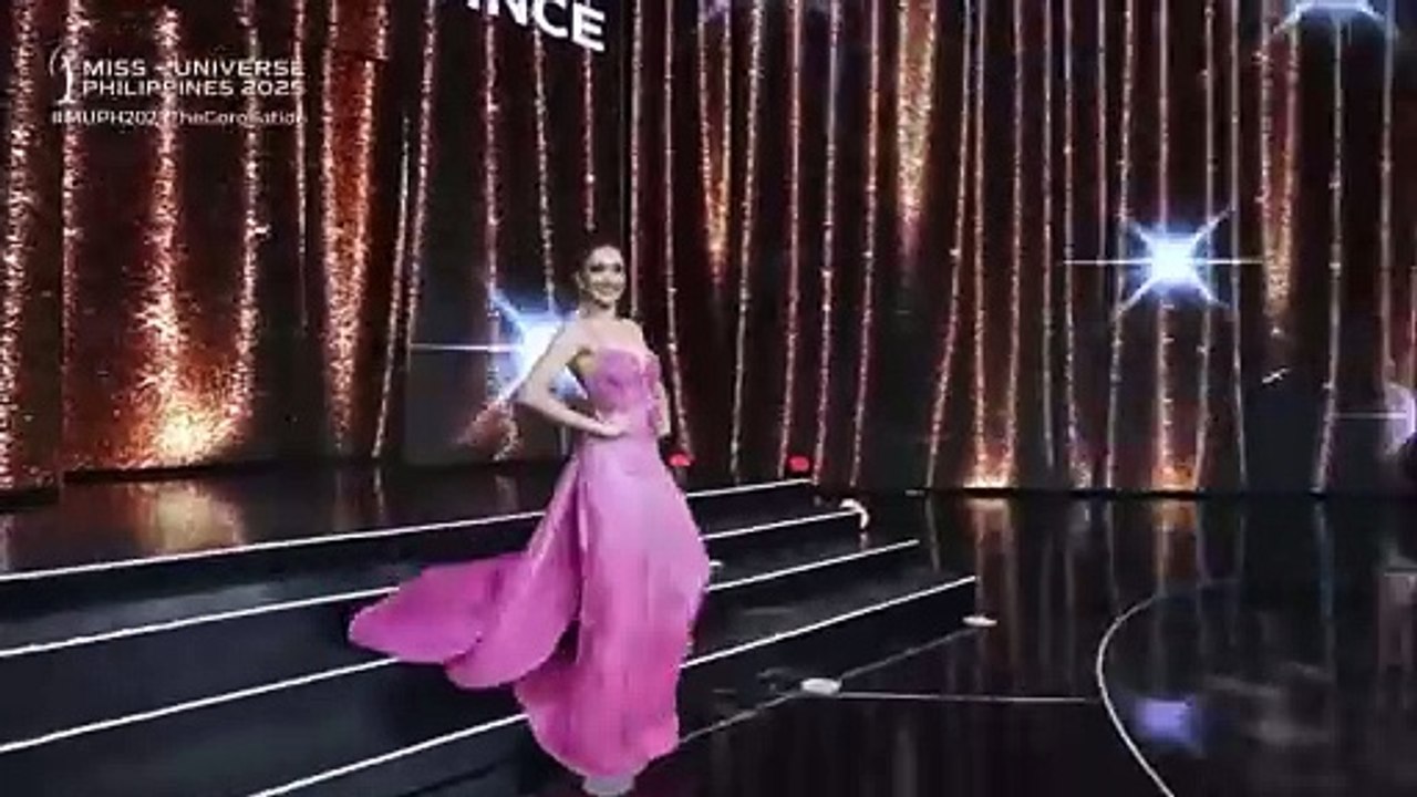 Ahitsa Manalo slips on stage