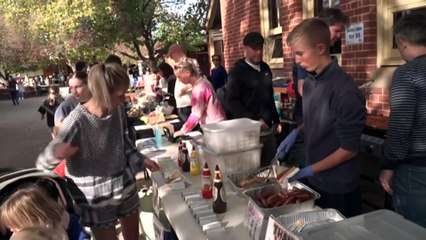 Sausage sizzles supporting schools and communities on election day