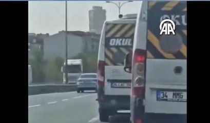 Bakan Yerlikaya duyurdu: Vatandaşlarımızın canlarını tehlikeye atan iki okul servisi sürücüsü yakalanmıştır