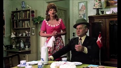 Olsen-banden ser rødt | movie | 1976 | Official Trailer