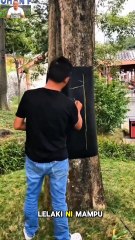 Lukisan Paling Kreatif Di Batang Pohon!