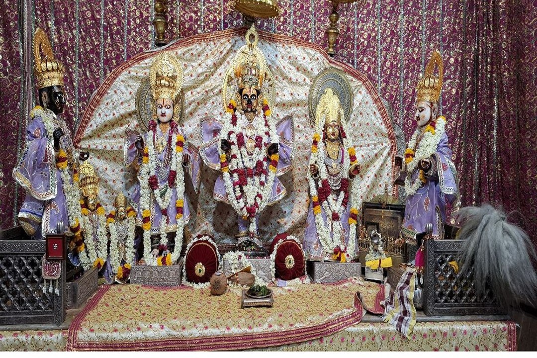 मंदिर रामचंद्रजी का पाटोत्सव: वेद मंत्रों से किया राम दरबार का पंचामृत अभिषेक,  मंदिर में गूंजे बधाई गान