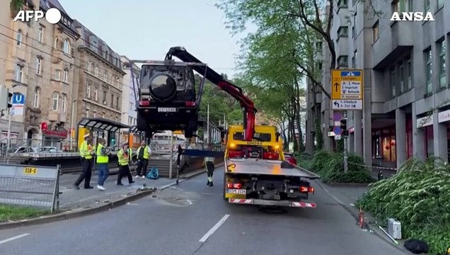 Germania, auto sulla folla a Stoccarda: un morto e 8 feriti