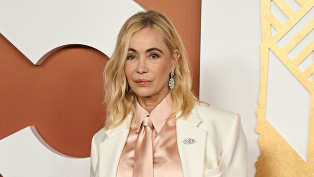 GALA VIDEO - Emmanuelle Béart dévoile une photo de son fils Yohann, 29 ans : il a hérité de ses magnifiques yeux bleus !