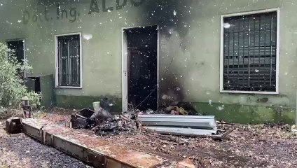 Incendio all'ex Enocianina Fornaciari, le immagini del magazzino colpito dal rogo