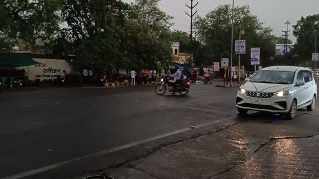 धूल भरी आंधी के बाद हुई बारिश, गर्मी से लोगो को राहत, देखें वीडियो