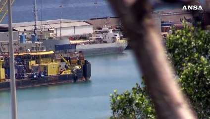 Bayesian, a Termini Imerese la gru galleggiante per il recupero