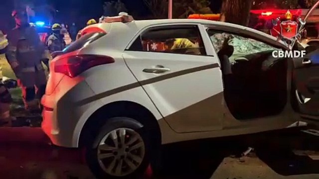 Homem morre após carro bater em árvore no Setor de Clubes Sul
