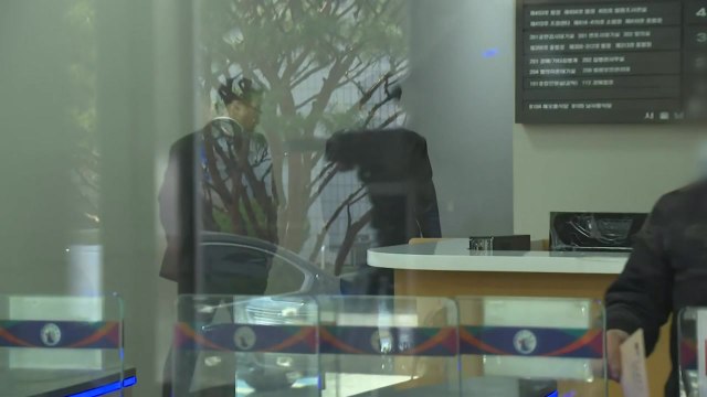 검찰, 윤 사저 압수수색 3일 만에 '건진법사' 소환 조사 / YTN