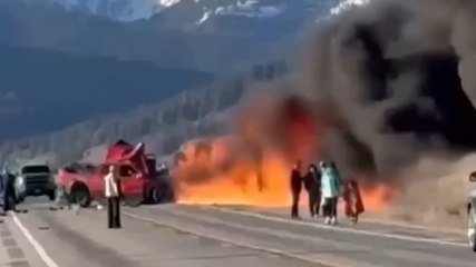 Scontro fatale in Idaho: sette morti, tra cui un'italiana. Le immagini dell'incendio