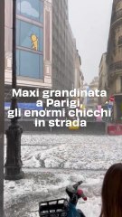Maxi grandinata a Parigi, gli enormi chicchi in strada