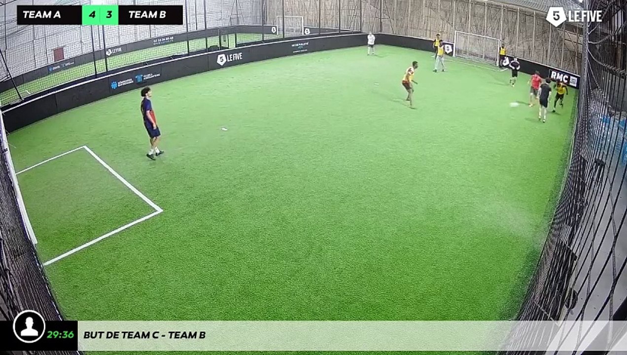 But de Team C - Team B