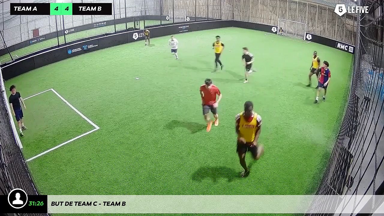 But de Team C - Team B