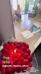 Θοδωρής Αθερίδης: Έκλεισε τα 60 του χρόνια-Τα γενέθλια & η έκπληξη στην πρόβα με τη Ζέτα Μακρυπούλια