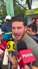Samuel García celebra el Día de la Santa Cruz con trabajadores de la construcción en Guadalupe