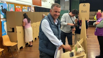 Labor candidate Fiona Philips to hold on to seat of Gilmore in NSW