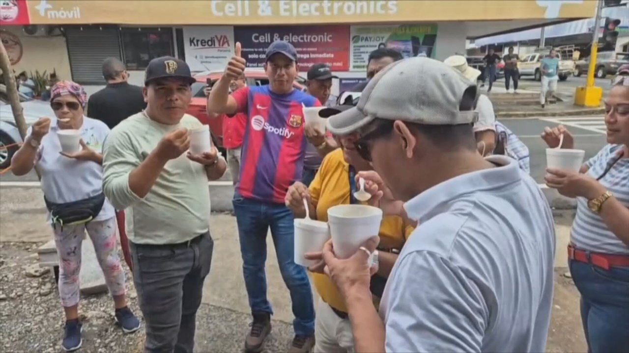Docentes en Santiago realizan olla común, el lunes tendrán marcha