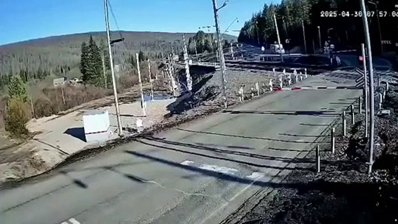 🚚💨 Delivery Driver Escapes Train Crash by Inches! | On-Time Hero Moment
