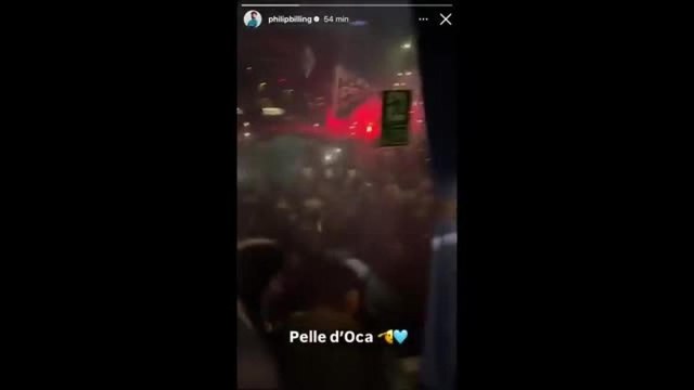 La festa dei tifosi del Napoli a Capodichino ripresa da Billing