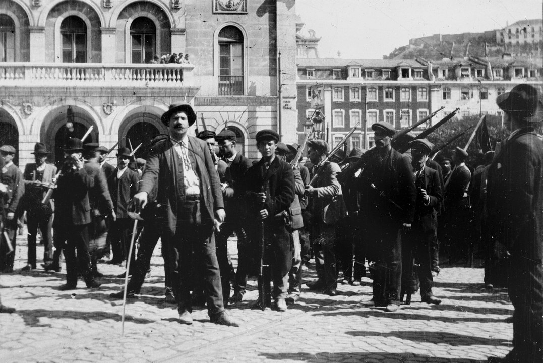 Historia Negra del Socialismo. La legalización de grupos paramilitares socialistas