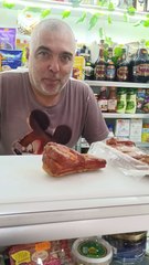 В этом видео — честная проба копчёного шпондера, который доступен у нас в продаже.Мы пробуем всё сами, чтобы советовать вам только по-настоящему вкусное.Шпондер оказался именно таким: нежный, мясной, ароматный.