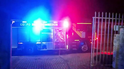 Morador coloca fogo em galhos e chamas assustam vizinhos no bairro Santa Cruz