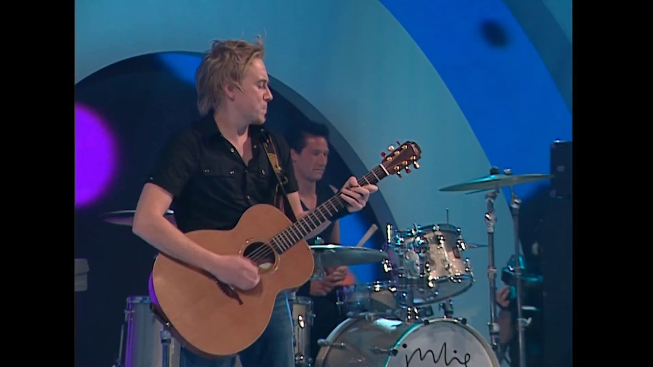 Julie - Shout | MGP 2003 | DRTV
